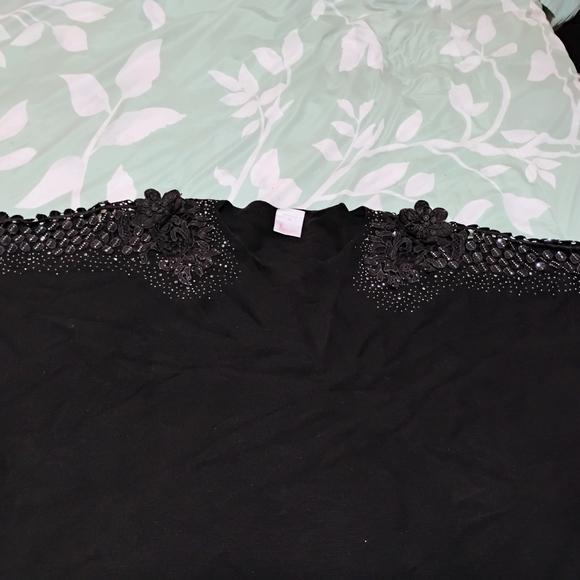 Elegant Black Lace Women's Blouse - Picture 2 of 10